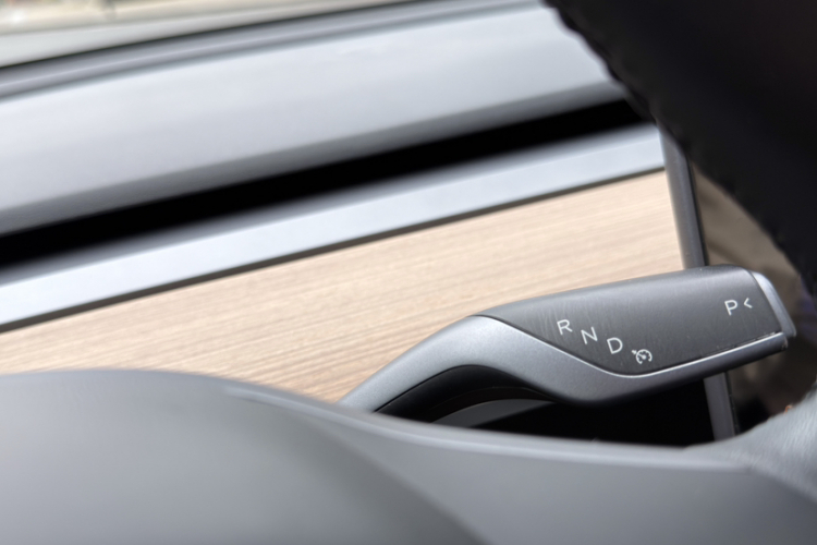 Tesla Model 3 2020 car image #16
