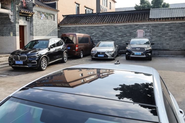 Volkswagen Golf 2023 car image #16