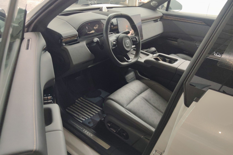 Zeekr 7X 2024 car image #16