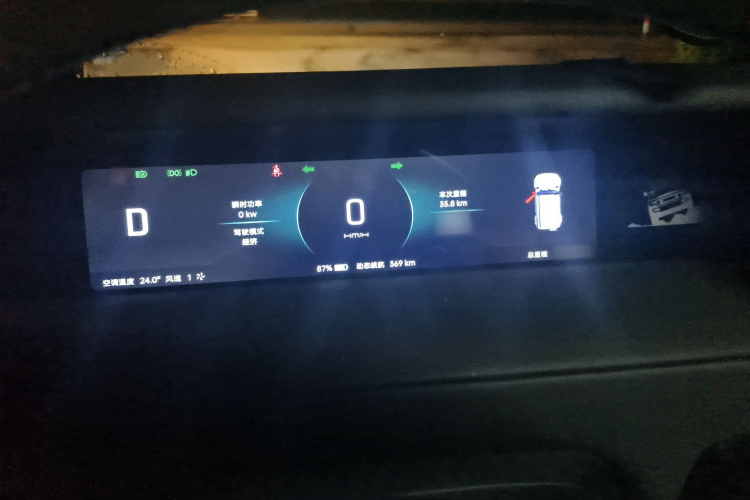 2025 car image #16