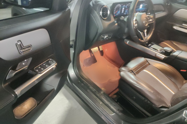 Mercedes-Benz GLB Class 2023 immagine di auto #16