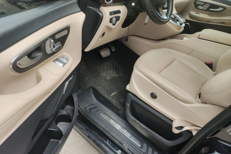 Mercedes-Benz V Class 2020 car image #16