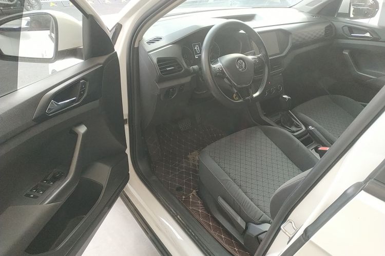 Volkswagen T-Cross 2020 car image #16