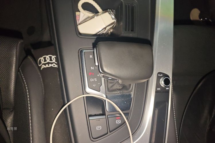 Audi A4L 2020 car image #16