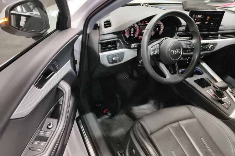 Audi A4L 2021 car image #16