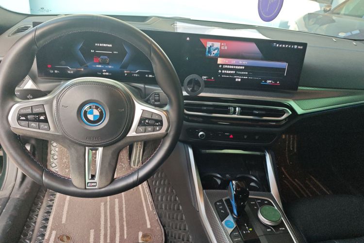 BMW i4 2023 image de voiture #16