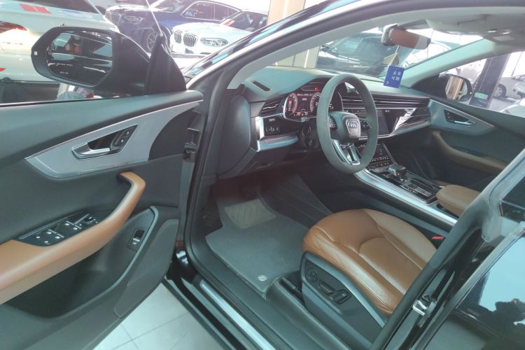 Audi Q8 2020 car image #16