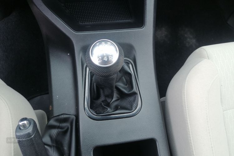 Forthing Lingzhi 2022 car image #16