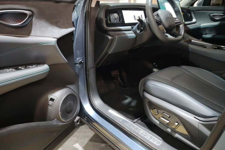 BYD Sea Lion 07 DM-i 2025 car image #16
