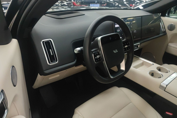 Li L9 2024 صورة سيارة #16