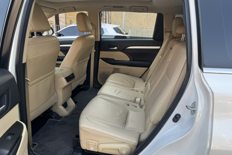 Toyota Highlander 2017 car image #16