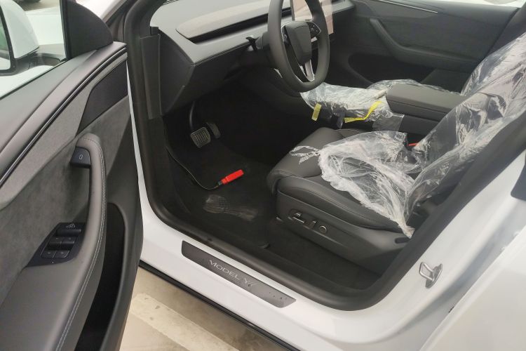 特斯拉 Model Y L 2025 汽车图片 #16