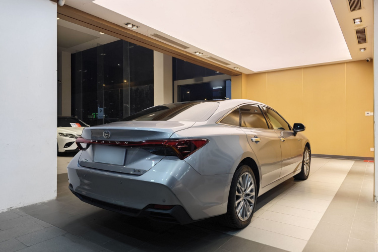 Toyota Avalon 2024 car image #16
