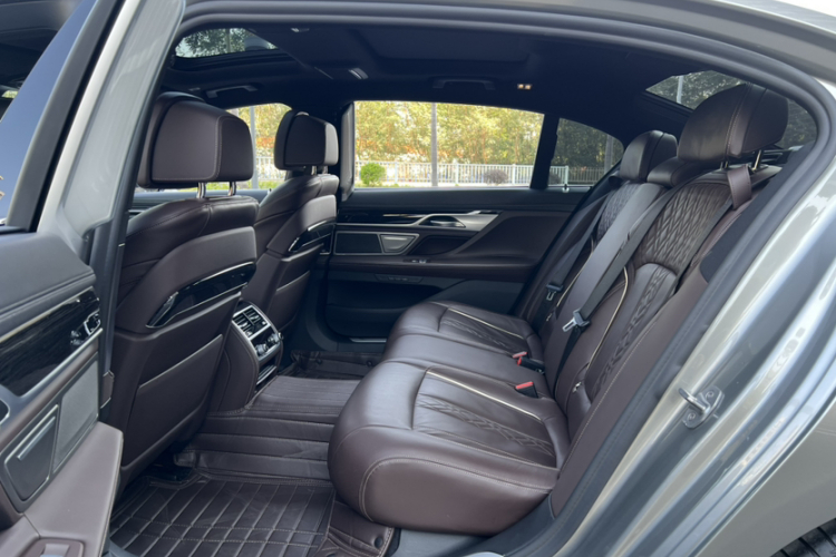 BMW 7 Series 2020 immagine di auto #16