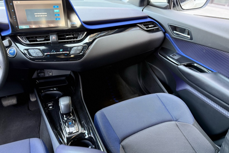 Toyota C-HR EV 2021 изображение автомобиля #16