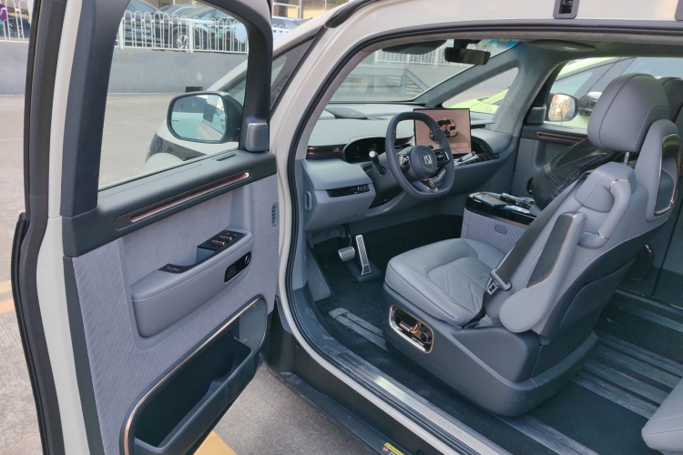 极氪 极氪MIX 2024 汽车图片 #16