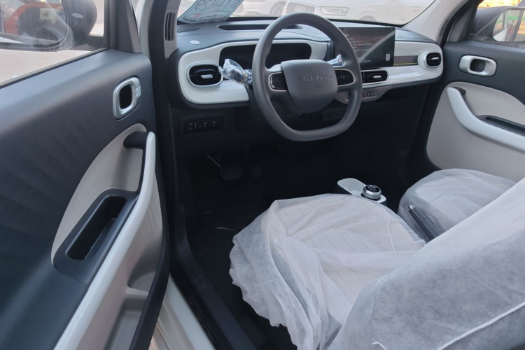 Livan 2025 car image #16