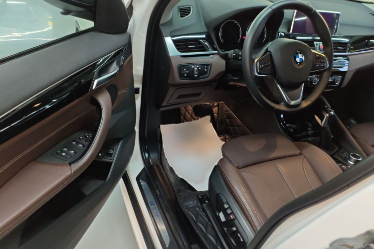 BMW X1 New Energy 2019 immagine di auto #16