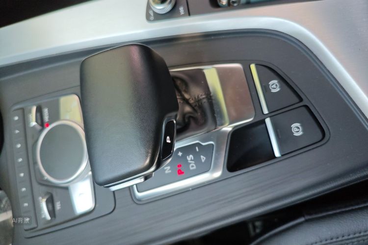 Audi A4L 2020 car image #16