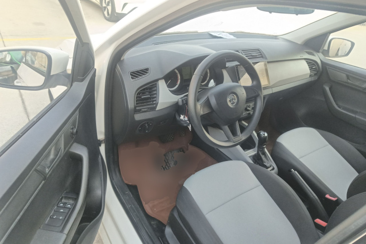 Skoda Fabia 2018 car image #16