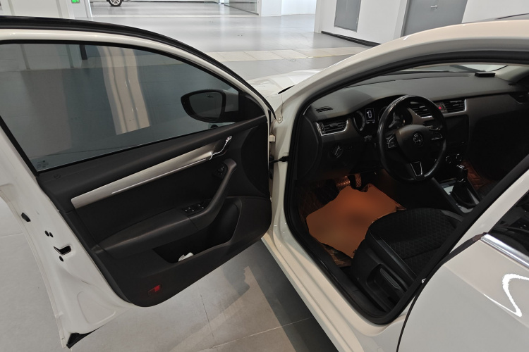 Skoda Octavia 2018 #16 Skoda Octavia 2018 car image #16