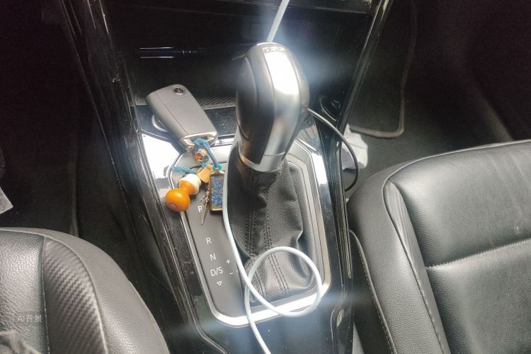 Volkswagen T-Roc 2019 car image #16