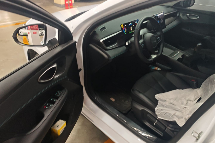 BYD Seal 05 DM-i 2025 #16 BYD Seal 05 DM-i 2025 car image #16