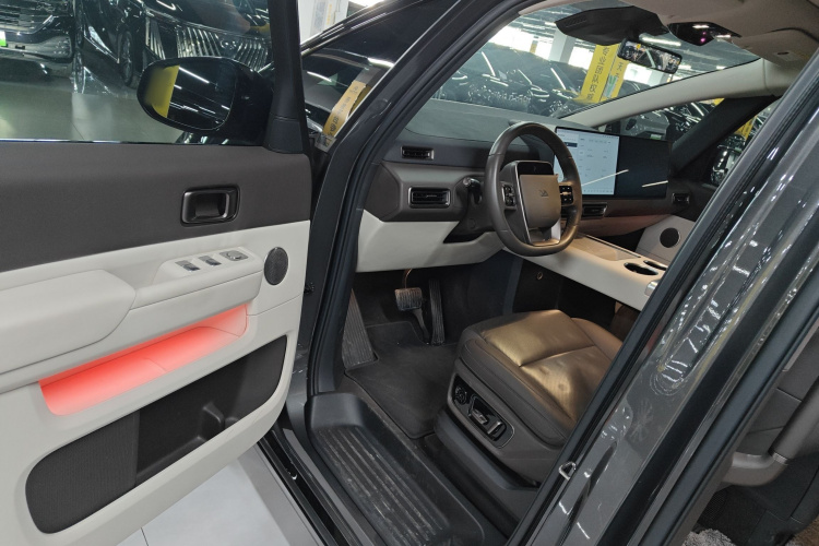 理想汽车 理想MEGA 2024 汽车图片 #16