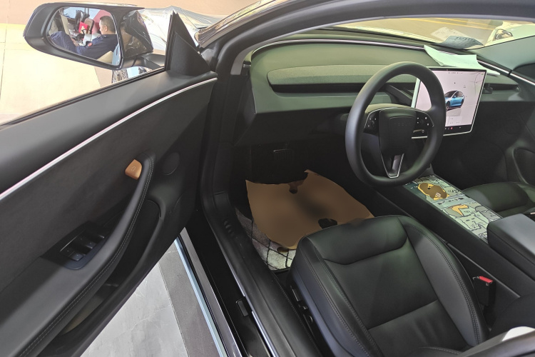 2023 car image #16