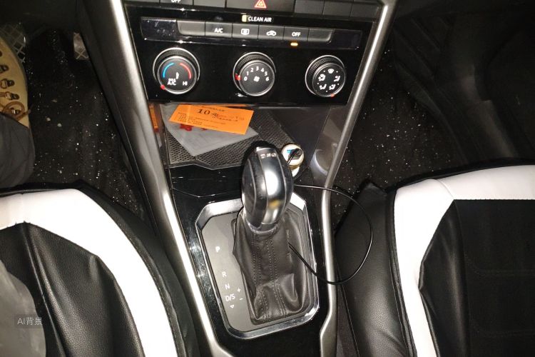 T-Roc 2018 car image #16