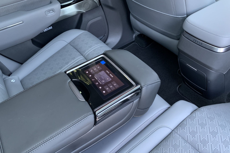 Zeekr 7X 2025 car image #16