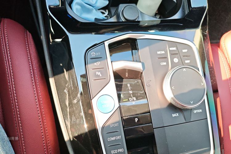 BMW iX3 2023 صورة سيارة #16