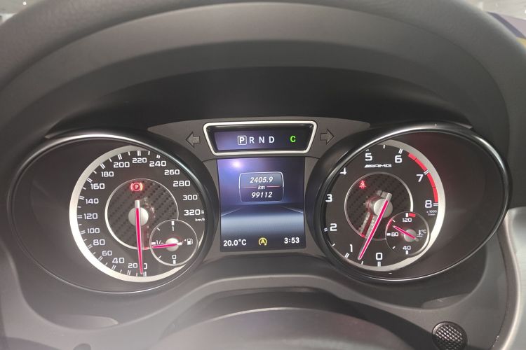 Mercedes-Benz GLA AMG 2016 immagine di auto #16