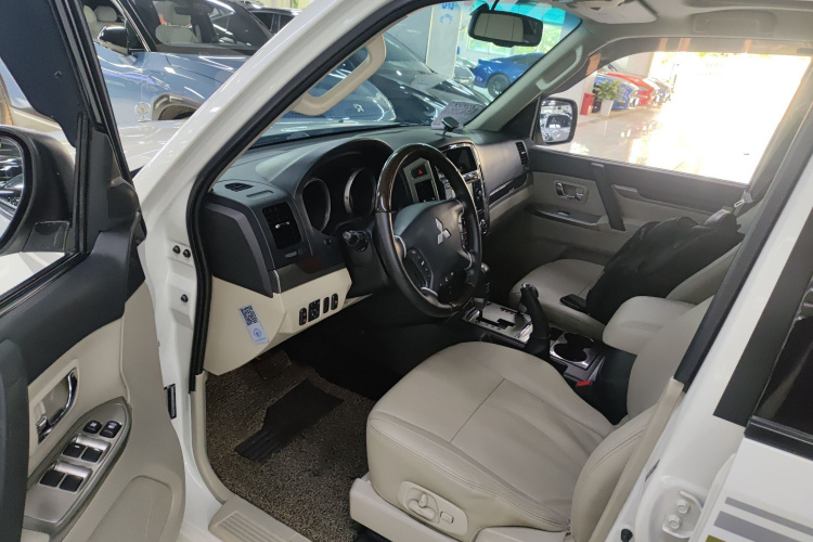 Rolls-Royce 2018 #16 Rolls-Royce 2018 car image #16
