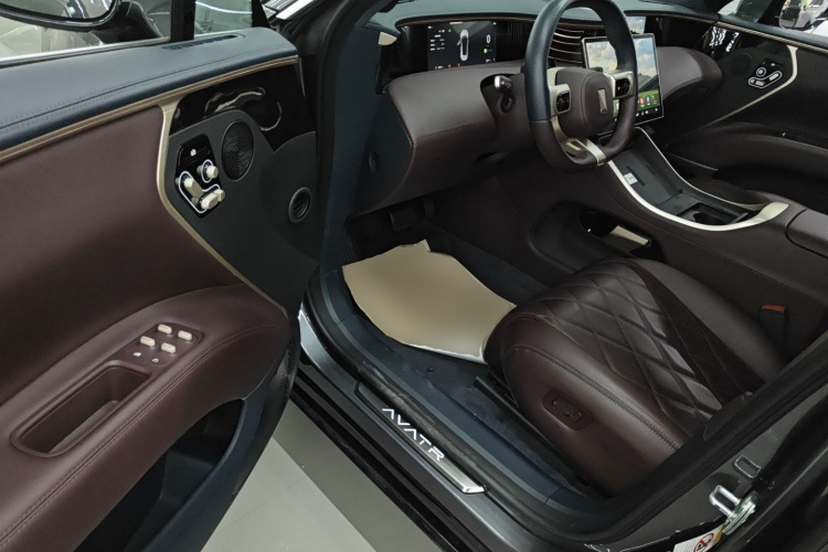 Avatr 11 2024 car image #16