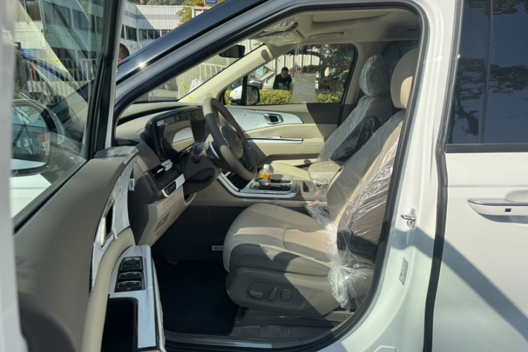 Kia Carnival 2025 immagine di auto #16