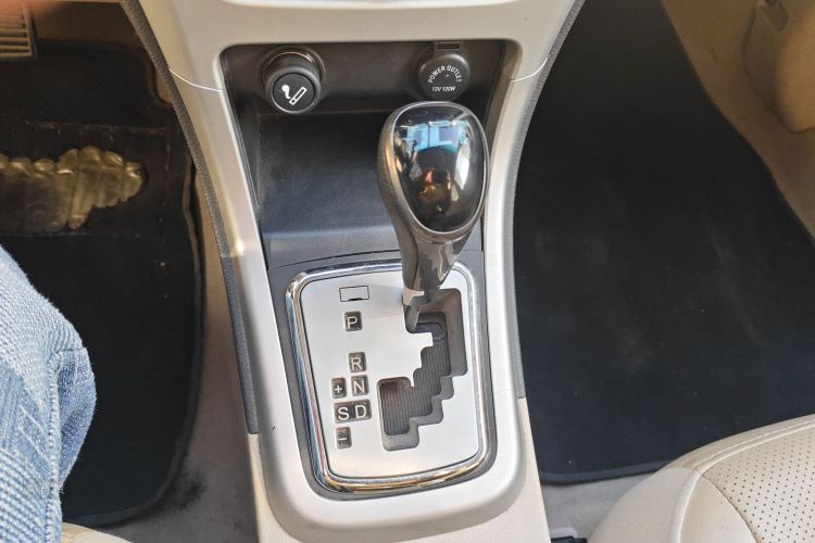 BYD F3 2014 car image #16