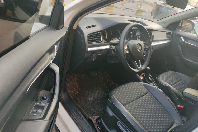Skoda Kamiq 2020 car image #16