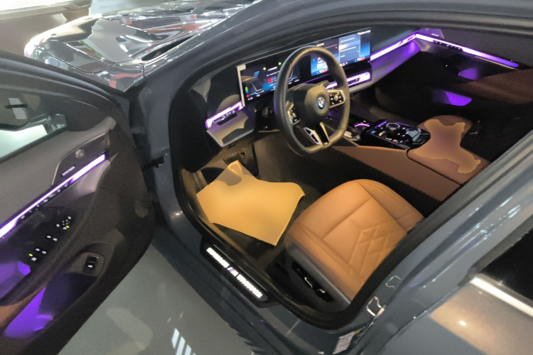 BMW i5 2025 #16 BMW i5 2025 car image #16