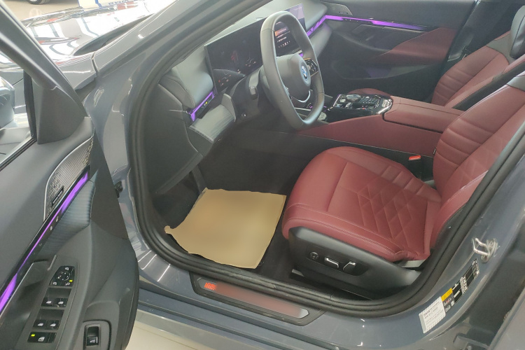 BMW i5 2025 car image #16