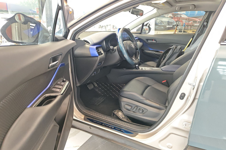 Toyota C-HR 2021 #16 Toyota C-HR 2021 car image #16