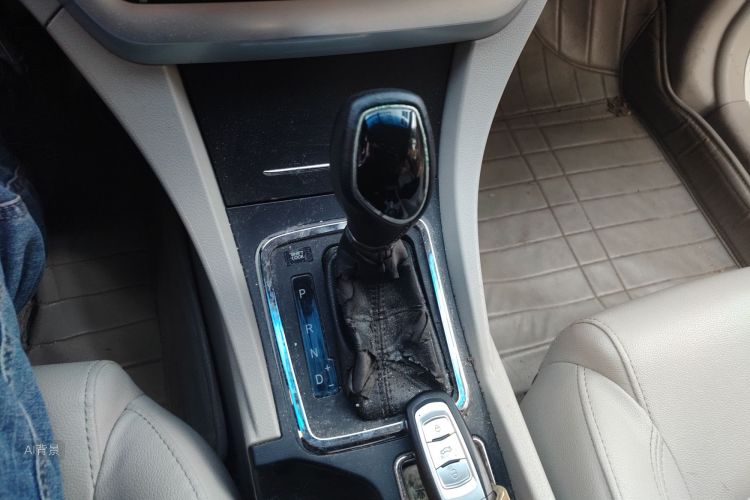 GEELY Emgrand 2016 car image #16