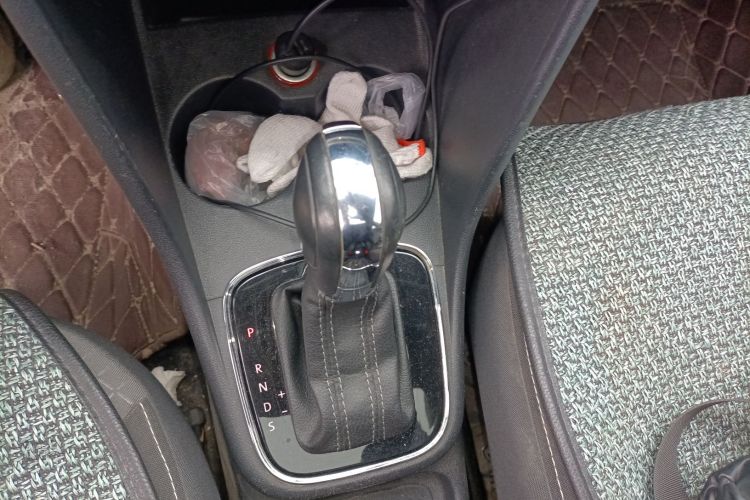 Polo 2015 car image #16