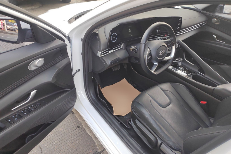 Hyundai Elantra 2024 car image #16