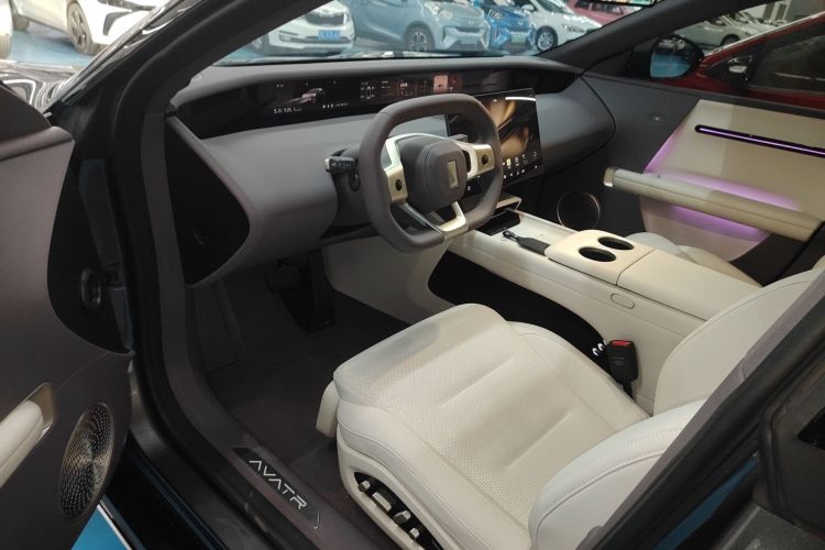 Avatr 06 2025 car image #16