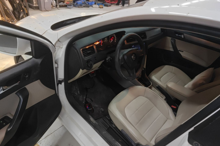 Skoda Rapid Spaceback 2016 car image #16