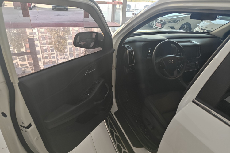 Hyundai ix35 2018 car image #16