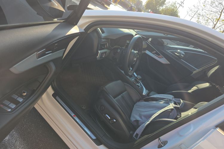 Audi A4L 2023 car image #16