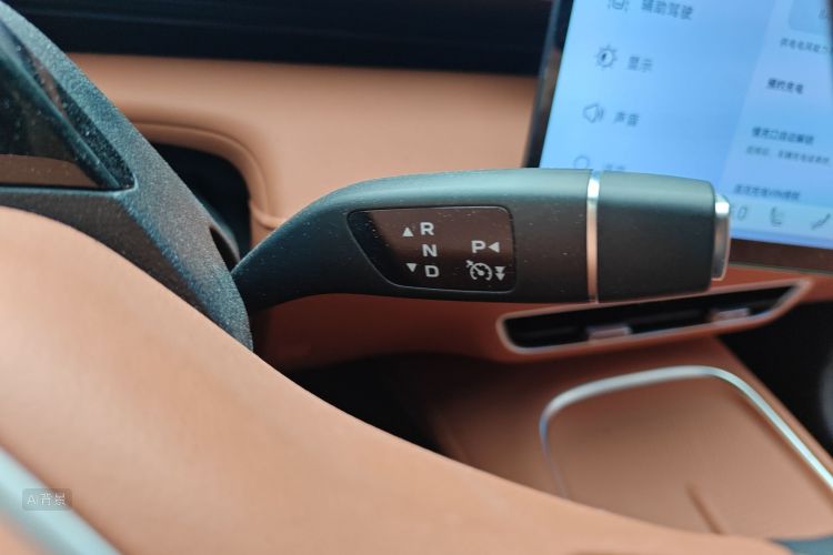 Deepal S07 2024 car image #16