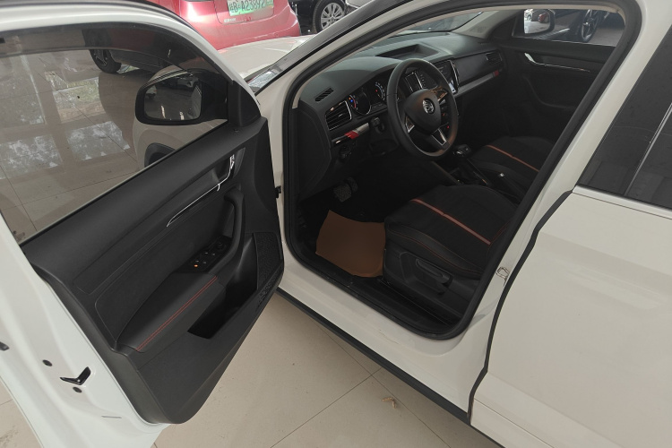 Skoda Kamiq 2020 car image #16